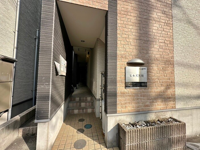 物件外観写真6　(エントランス部分)