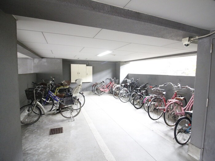 物件外観写真5　(駐輪場)