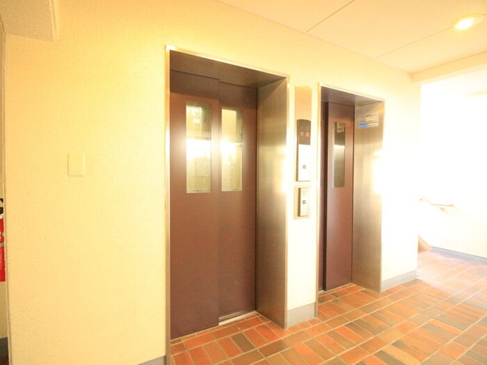 物件外観写真4　(エントランス部分)