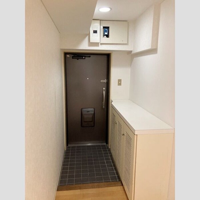 物件内観写真10　(玄関)