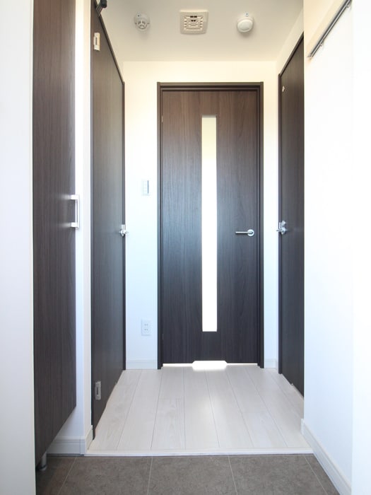 物件内観写真4　(玄関)