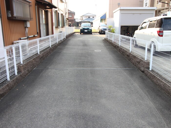 物件外観写真3　(エントランス部分)