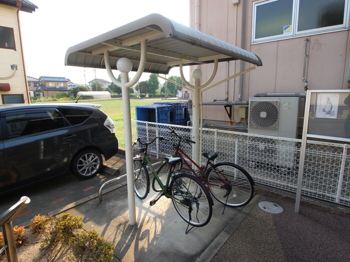 物件外観写真4　(駐輪場)