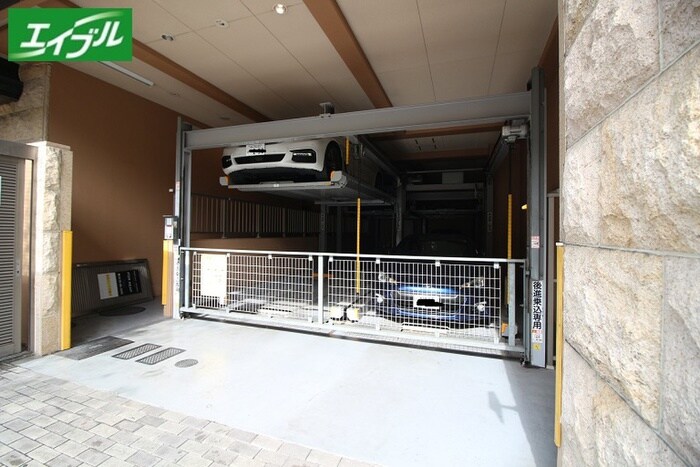 物件外観写真3　(駐車場)