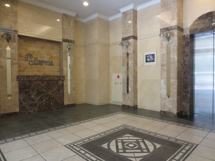 物件外観写真5　(エントランス部分)