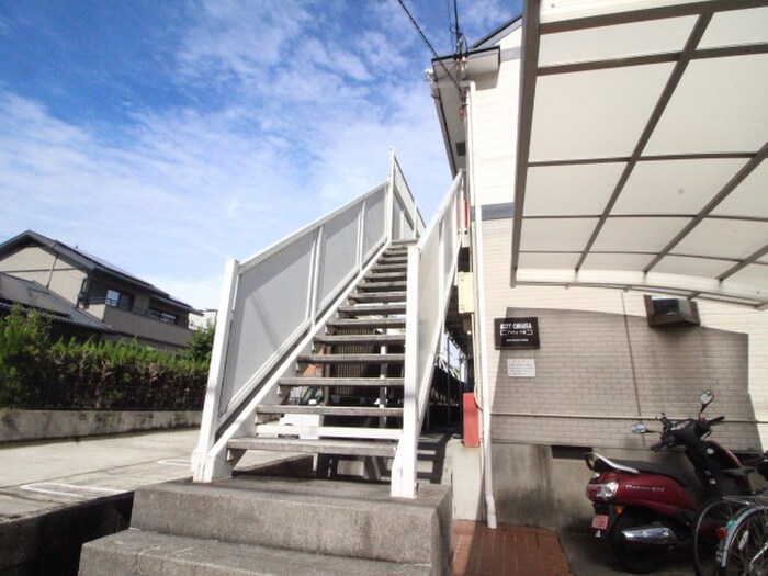 物件外観写真4　(エントランス部分)