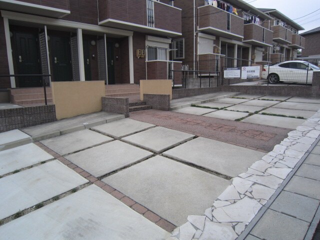 物件外観写真3　(駐車場)