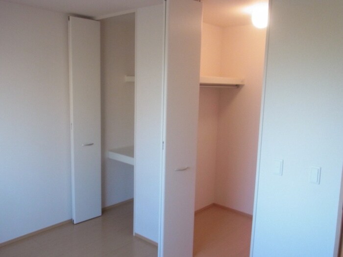 物件内観写真12　(収納)