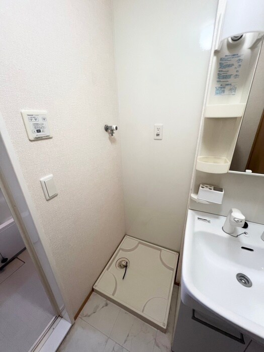 物件内観写真13　(洗濯機置場)