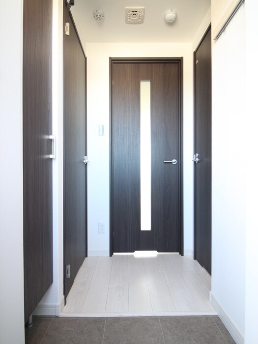 物件内観写真5　(玄関)