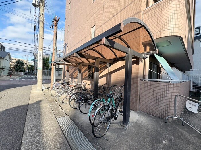 物件外観写真3　(駐輪場)