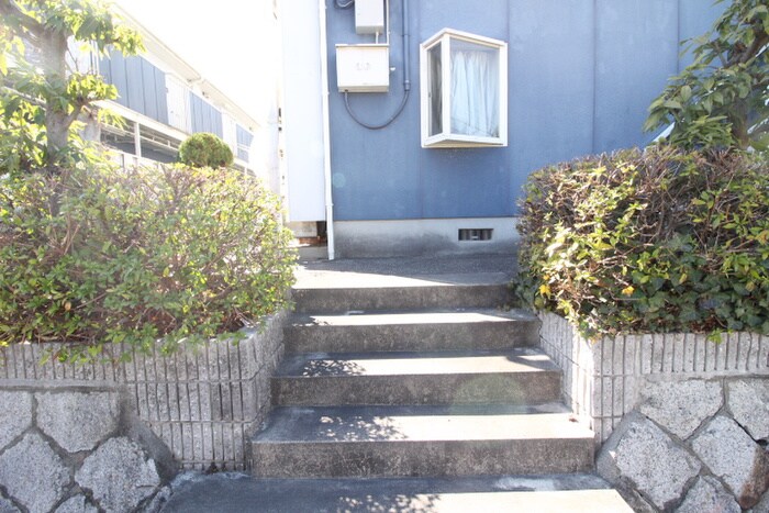 物件外観写真5　(エントランス部分)