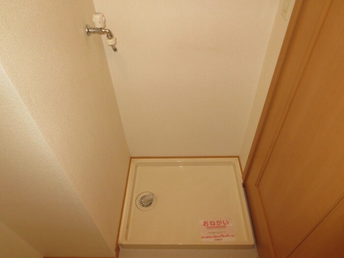 物件内観写真14　(洗濯機置場)