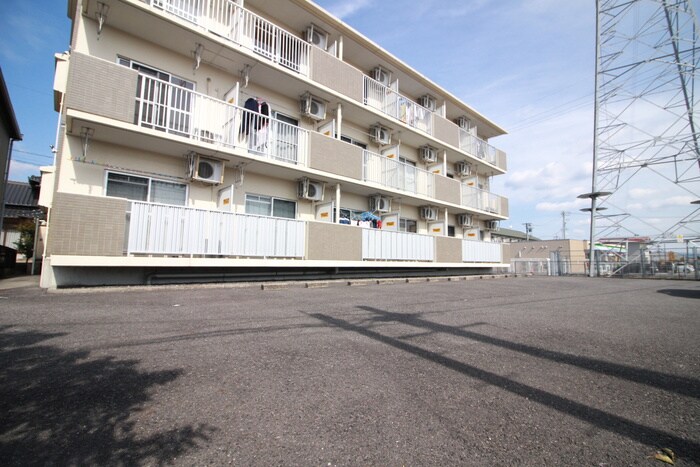 物件外観写真5　(駐車場)