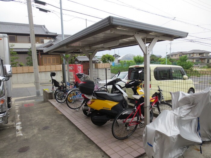 物件外観写真3　(駐輪場)