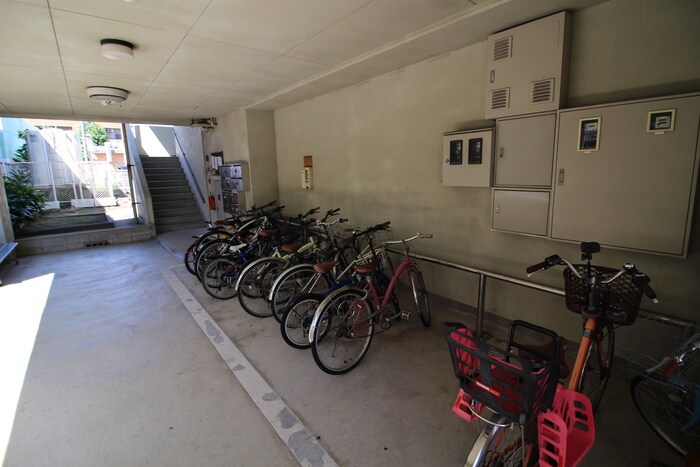 物件外観写真4　(駐輪場)