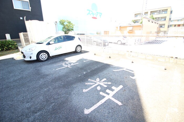 物件外観写真5　(駐車場)