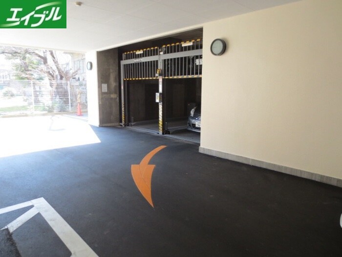 物件外観写真4　(駐車場)