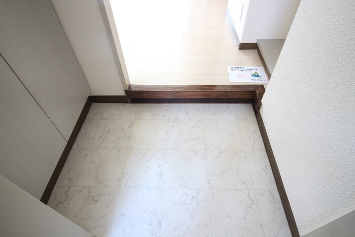 物件内観写真10　(玄関)