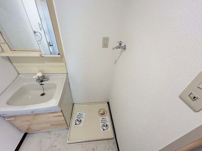 物件内観写真13　(洗濯機置場)