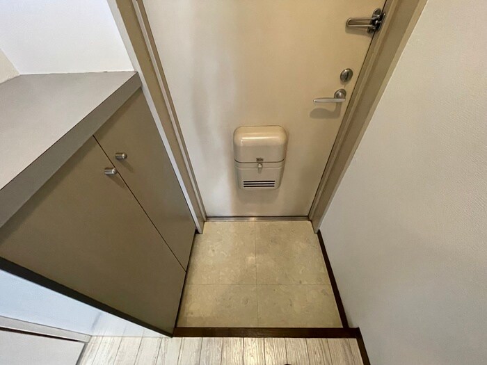 物件内観写真13　(玄関)