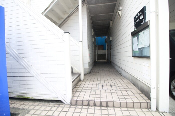 物件外観写真5　(エントランス部分)