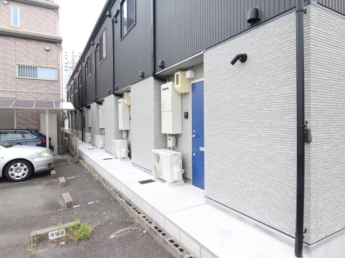 物件外観写真5　(エントランス部分)