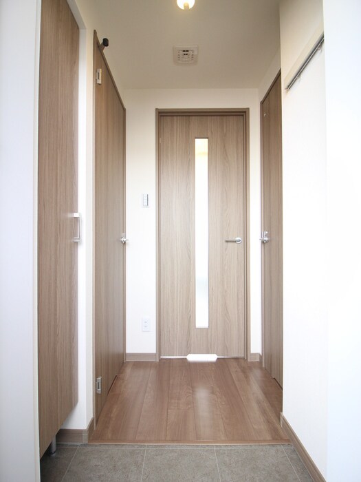 物件内観写真5　(玄関)