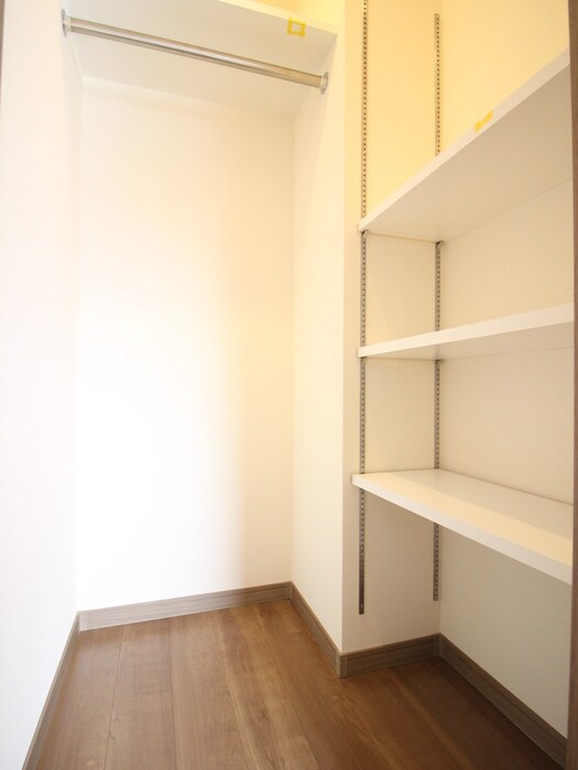 物件内観写真12　(収納)