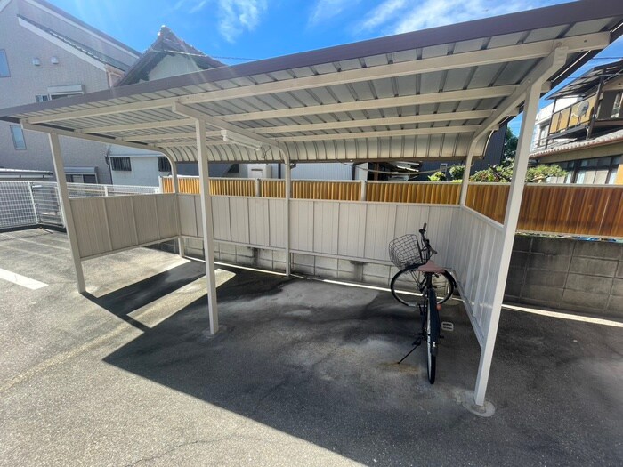 物件外観写真4　(駐輪場)