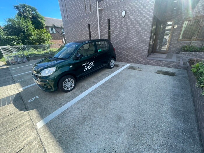 物件外観写真5　(駐車場)