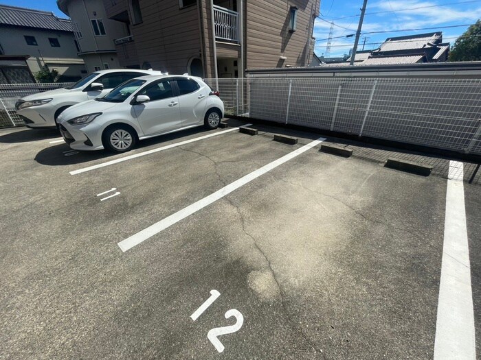 物件外観写真6　(駐車場)