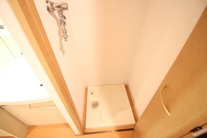 物件内観写真11　(洗濯機置場)