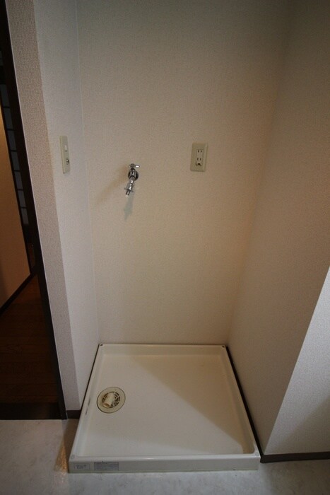 物件内観写真15　(洗濯機置場)