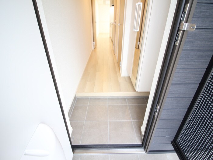 物件内観写真7　(玄関)