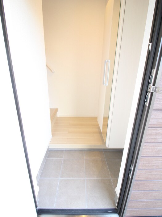 物件内観写真7　(玄関)