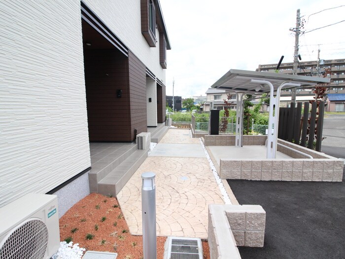 物件外観写真3　(エントランス部分)