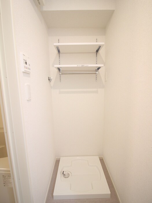 物件内観写真12　(洗濯機置場)