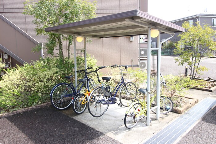 物件外観写真4　(駐輪場)