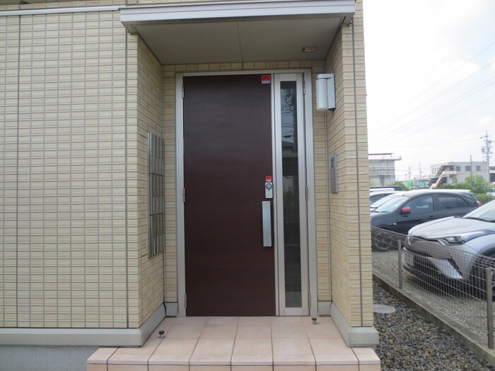 物件外観写真4　(エントランス部分)