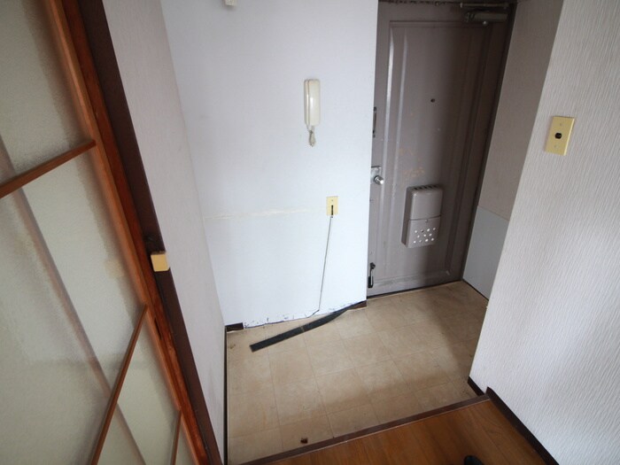 物件内観写真16　(玄関)