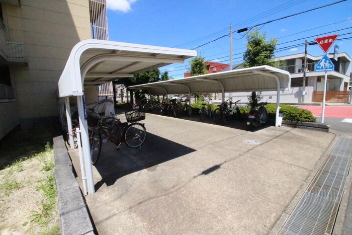 物件外観写真4　(駐輪場)