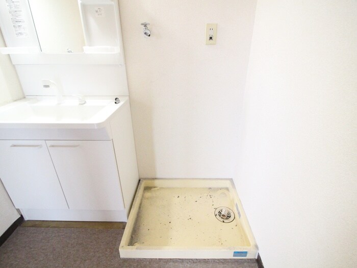 物件内観写真12　(洗濯機置場)