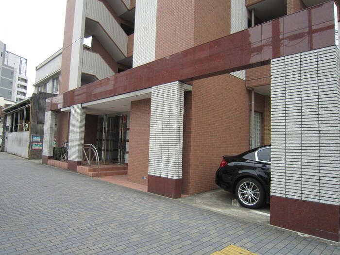 物件外観写真4　(エントランス部分)