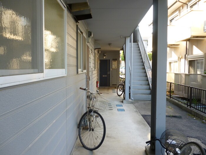 物件外観写真3　(エントランス部分)