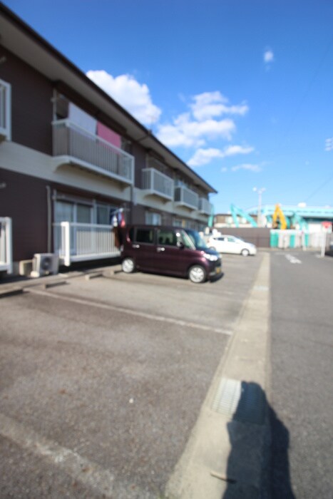 物件外観写真4　(駐車場)