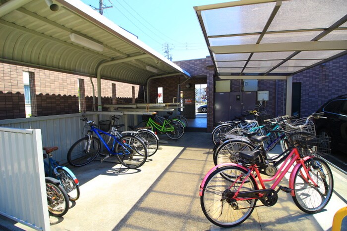 物件外観写真4　(駐輪場)