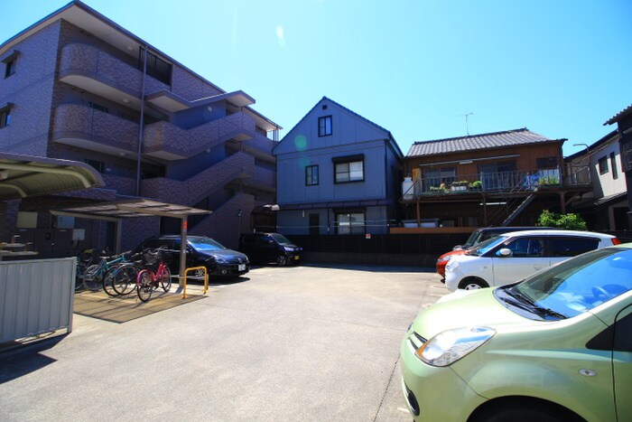 物件外観写真5　(駐車場)