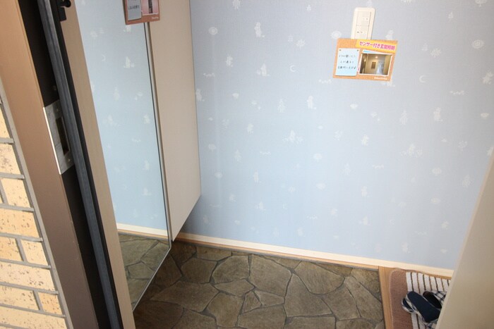 物件内観写真4　(玄関)