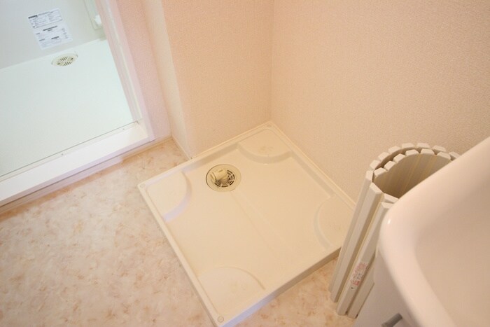 物件内観写真9　(洗濯機置場)